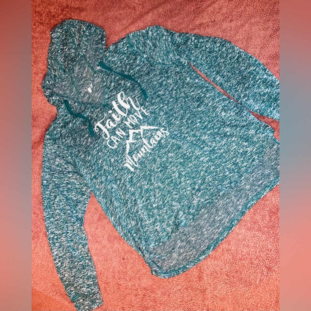 Women’s size XL CATO Faith Can Move Mountains lightweight hoodie
